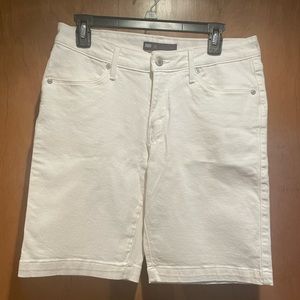 Levi’s white denim Bermuda length shorts waist 31